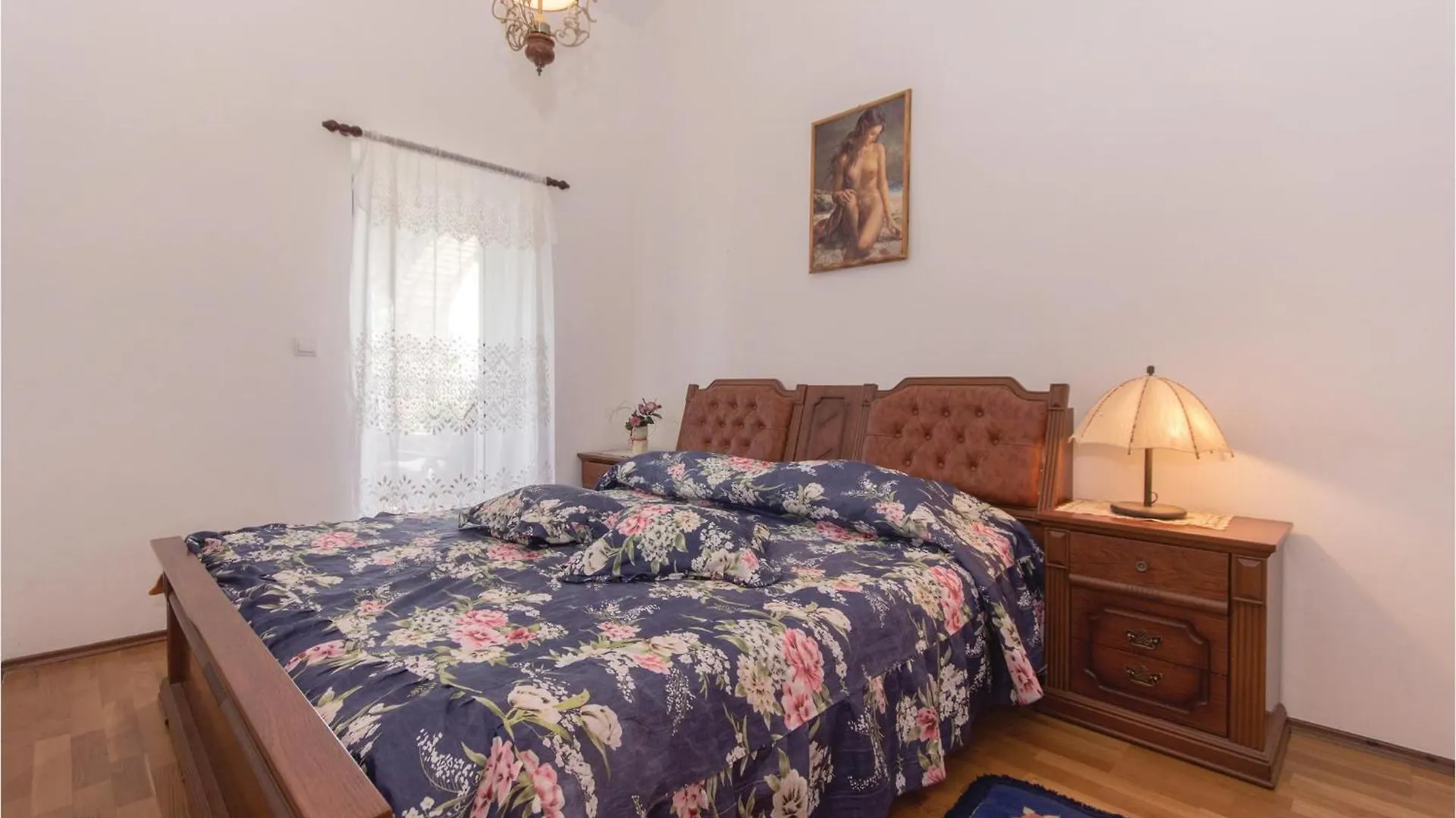 4 Bedroom Cozy Home In Rakalj 0*,
