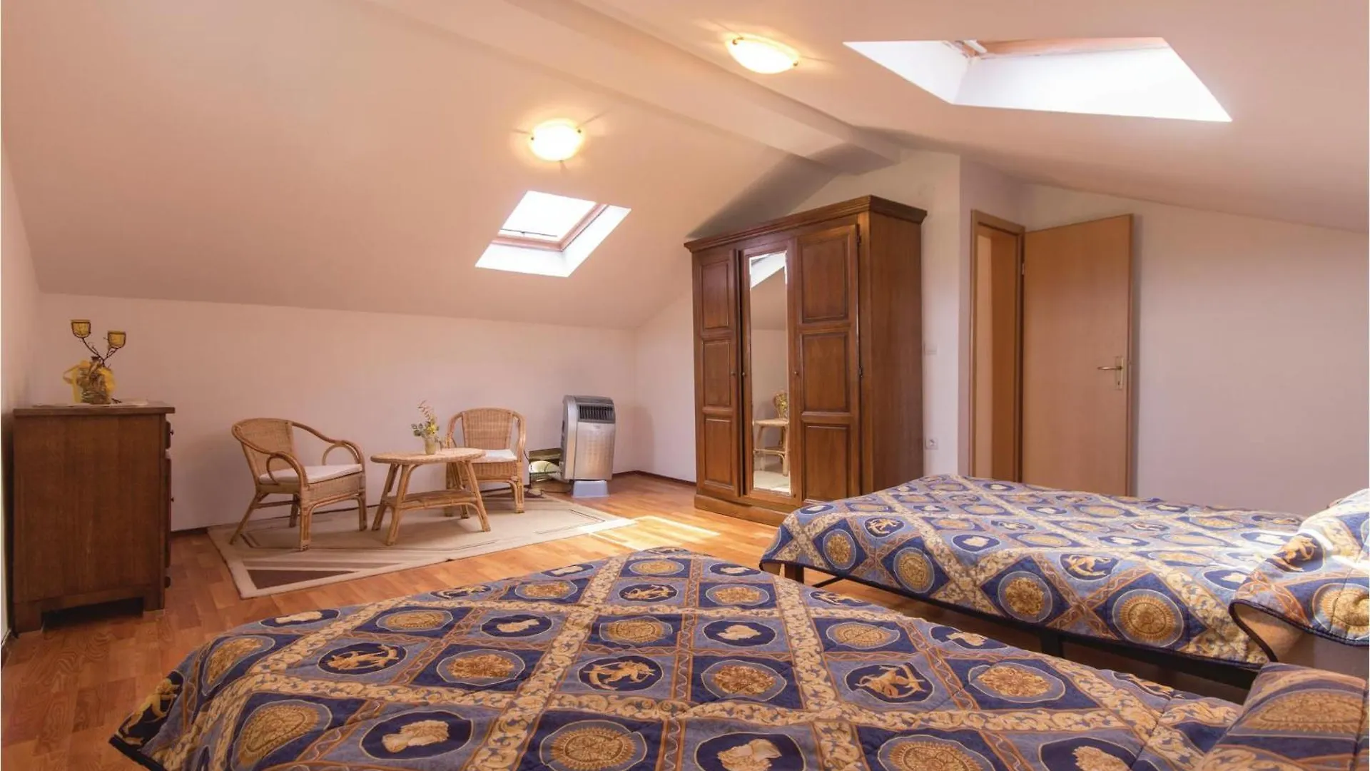 4 Bedroom Cozy Home In Rakalj Prázdninový dům