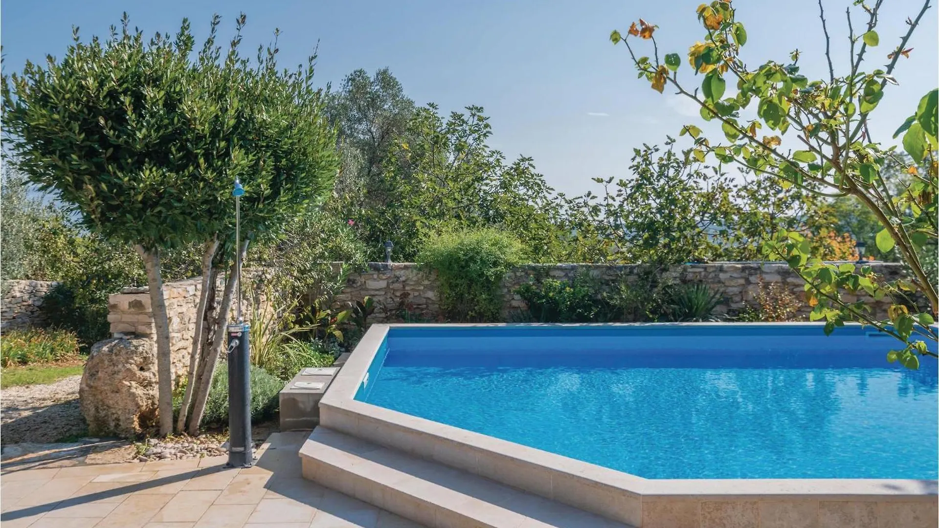 בית נופש 4 Bedroom Cozy Home In Rakalj
