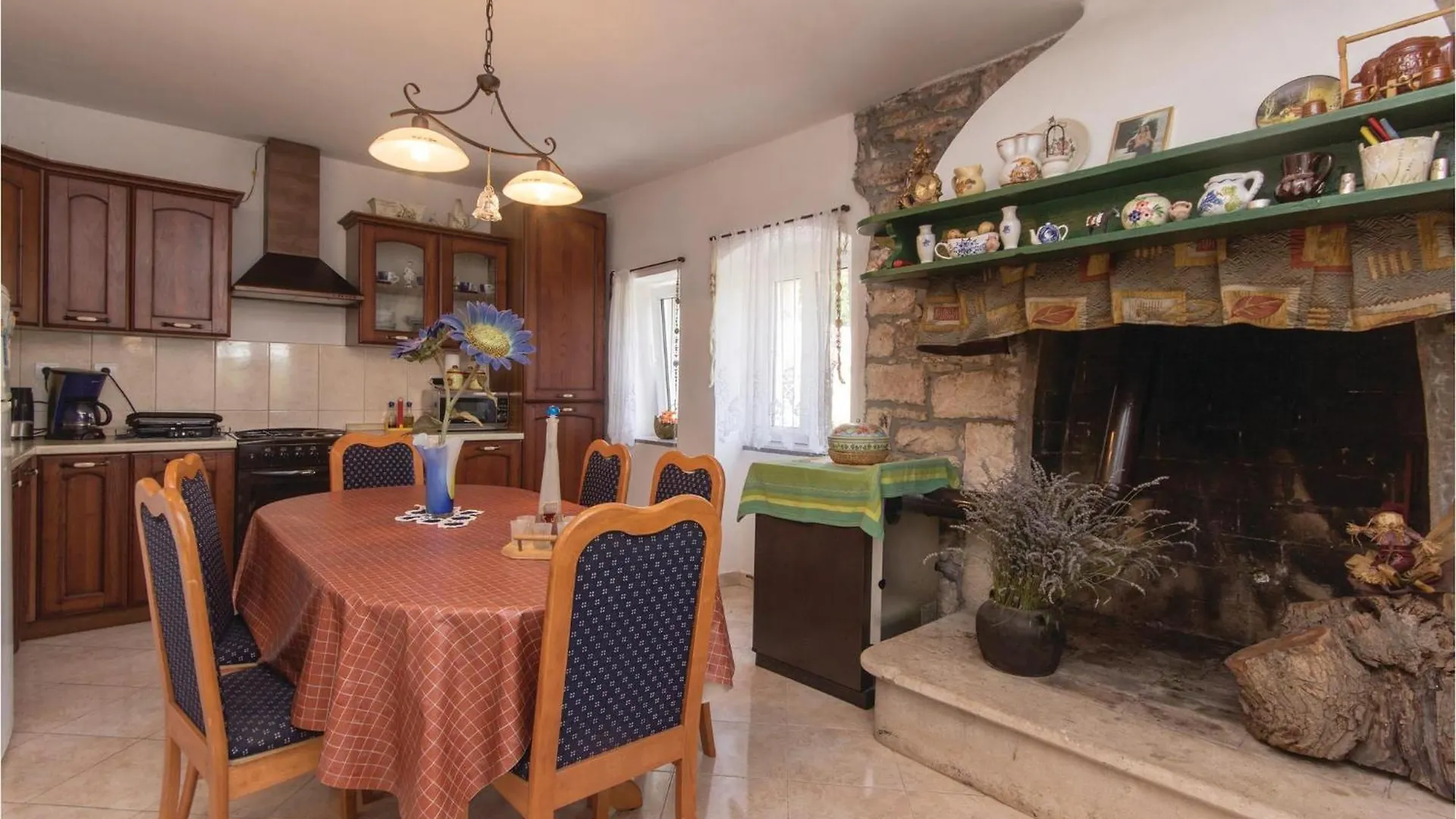 4 Bedroom Cozy Home In Rakalj Chorvatsko