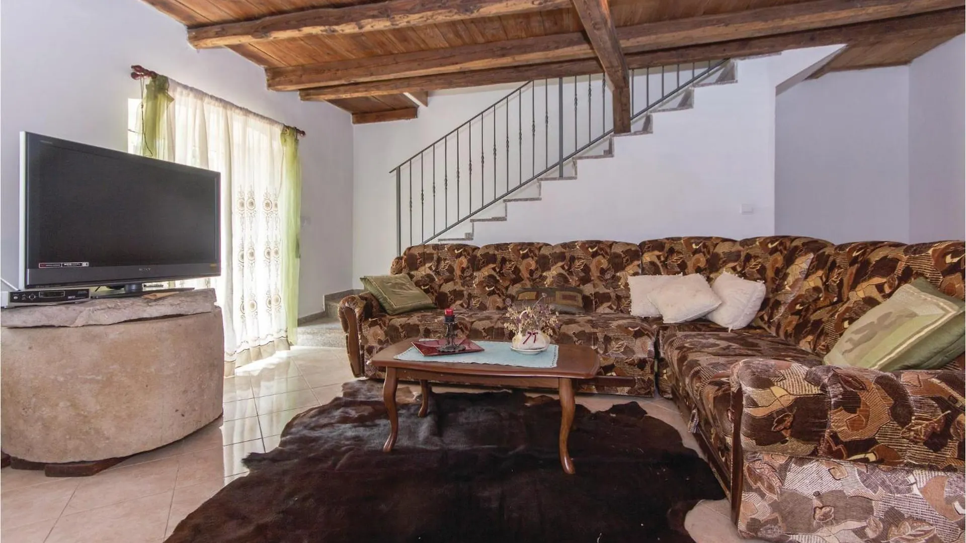 בית נופש 4 Bedroom Cozy Home In Rakalj