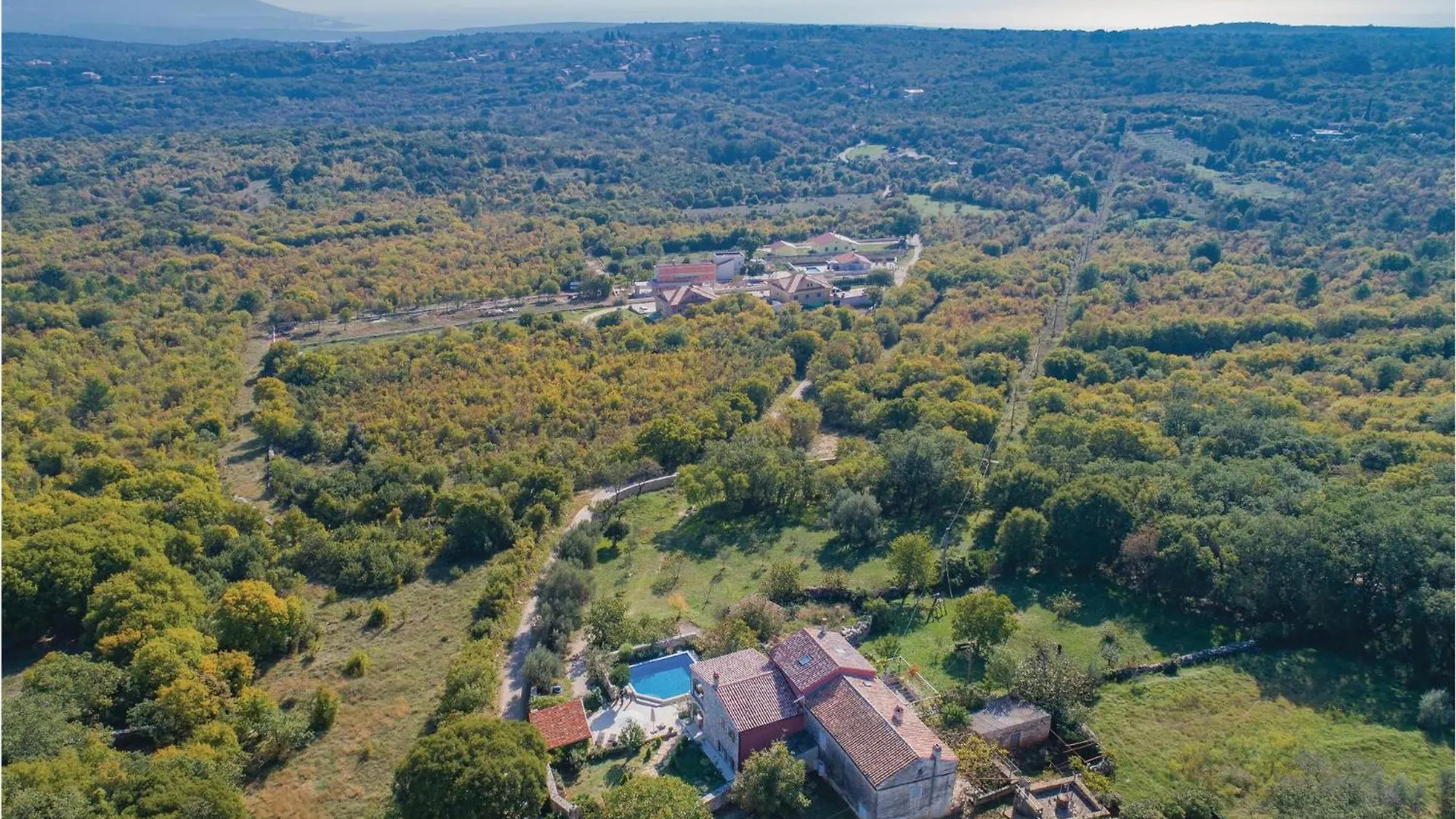 4 Bedroom Cozy Home In Rakalj