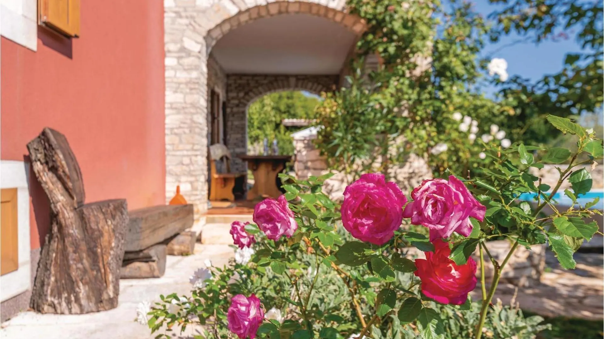 4 Bedroom Cozy Home In Rakalj קרואטיה