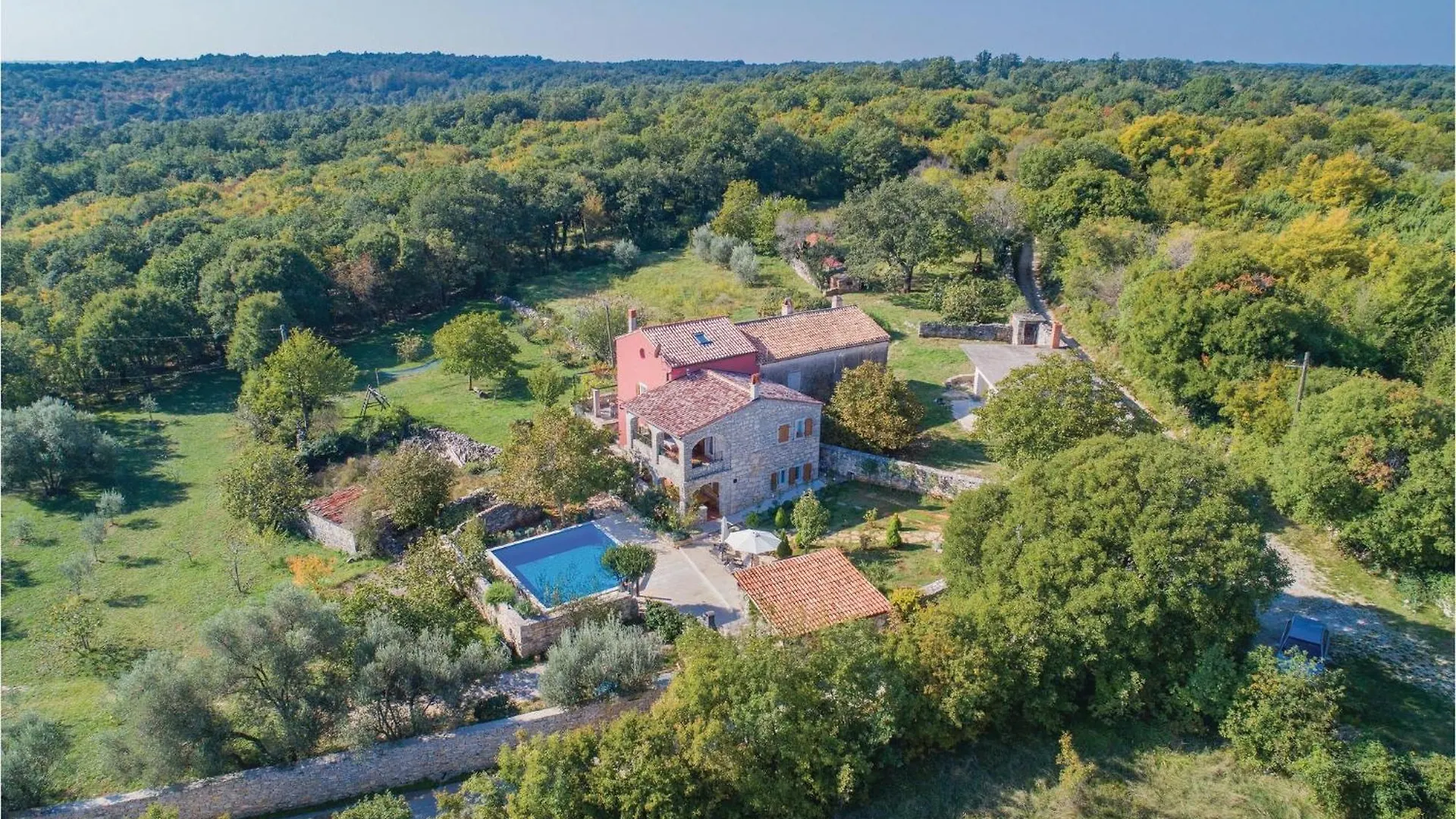 4 Bedroom Cozy Home In Rakalj