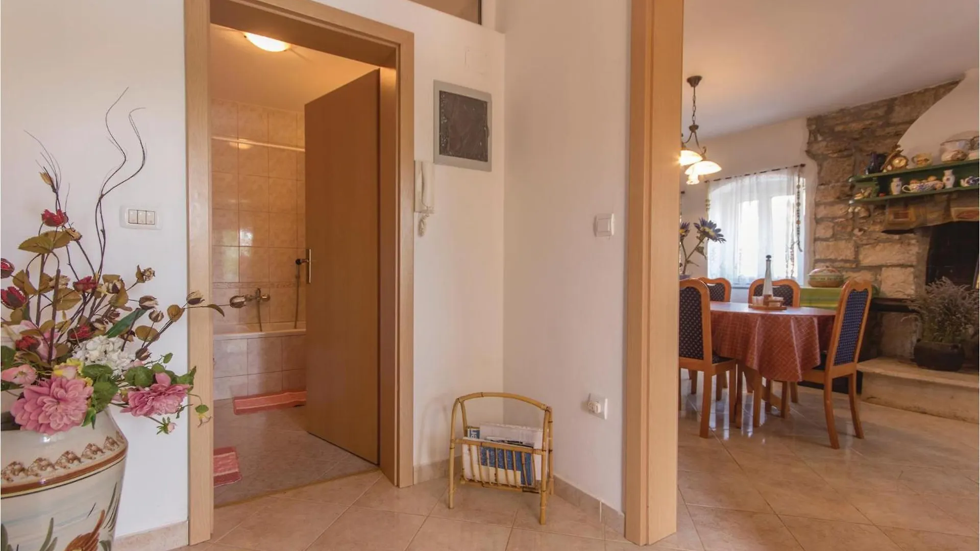 4 Bedroom Cozy Home In Rakalj 0*,  קרואטיה